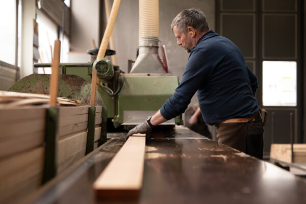 Odermatt Holzprofile Fertigung Slider 01