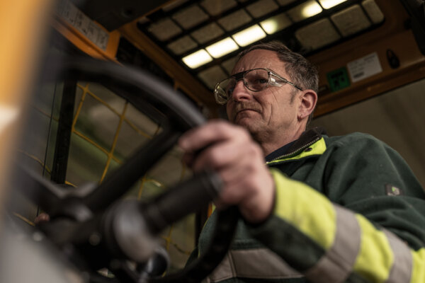 Odermatt Holzprofile Lieferung Transport Slider 03